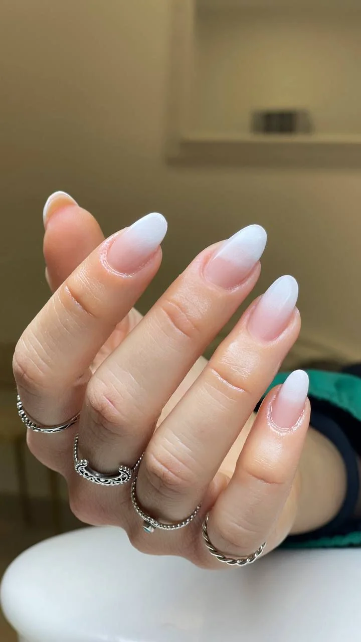 Unghie curate con finitura naturale – Eleganza Appia