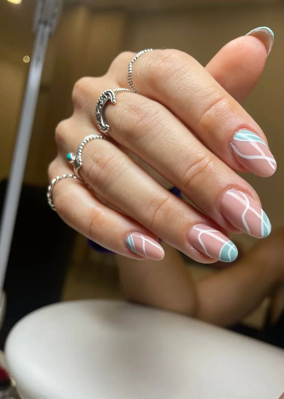 Manicure colorata su misura – Eleganza Roma Appia